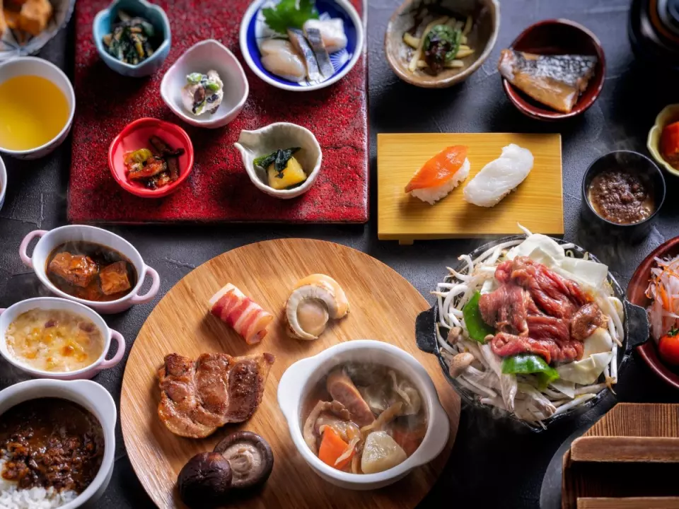 
trai-nghiem-nghi-duong-tai-khach-san-sounkyo-choyotei-tan-huong-suoi-nuoc-nong-giua-thien-nhien-hung-vi